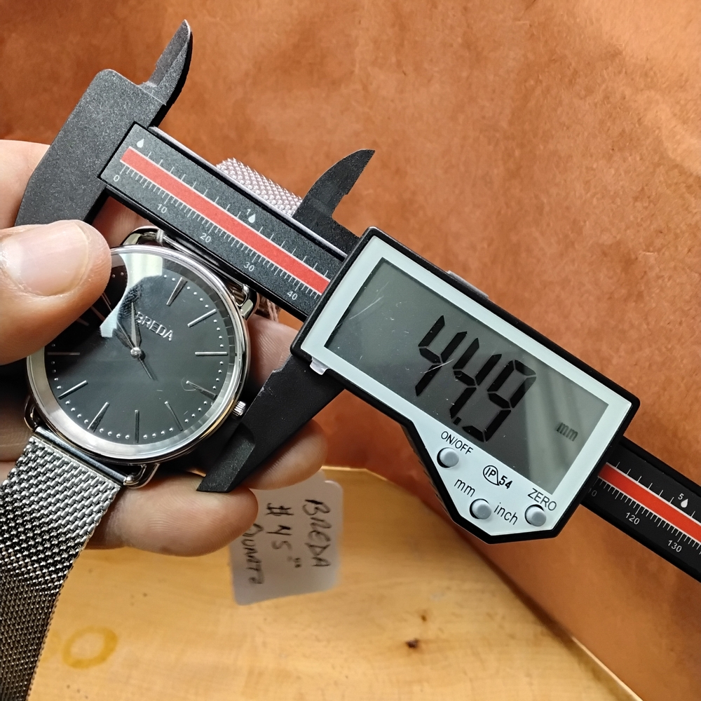 Black Dial Silver Mesh Men's Watch - Picture 9 of 10